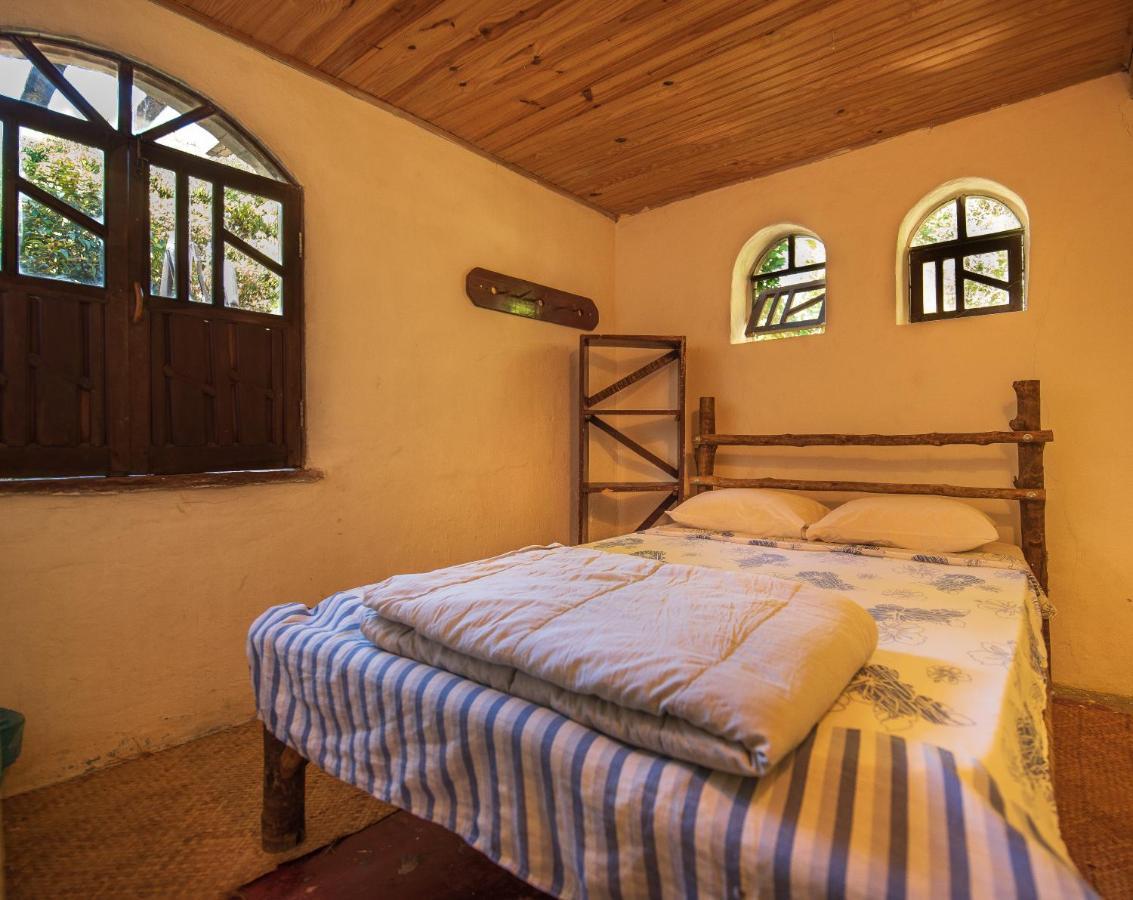 Quarto privativo sem suíte com cama de casal no Dormitório Caminho da Angélica Vale do Capão Extérieur photo
